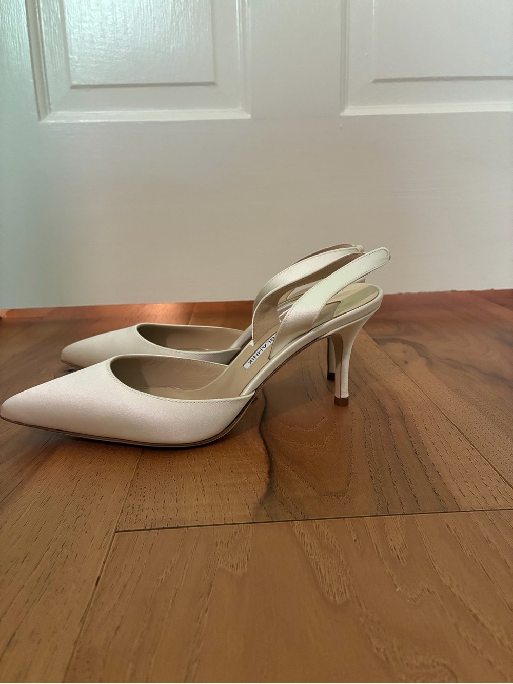 Manolo Blahnik White Pointed-Toe Slingback Pumps - Picture 4 of 8